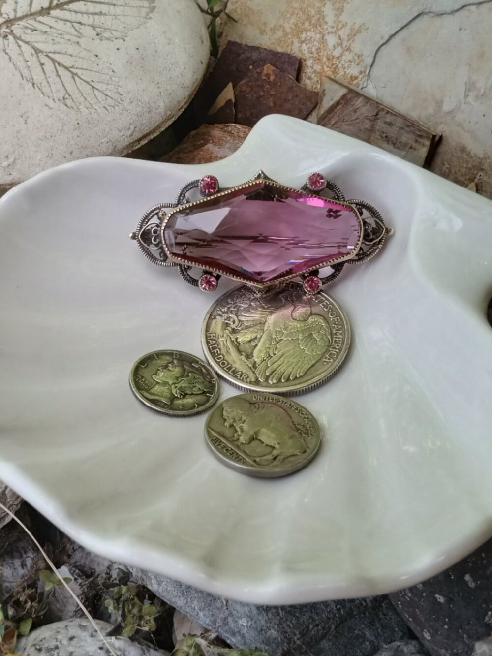 Gorgeous 1920's Czech Glass & Brass Brooch - Picture 7 of 10
